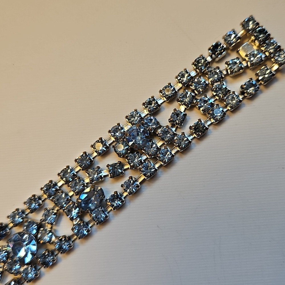 Vintage KRAMER Rhinestone Bracelet with Hidden Box Clasp Round & Oval Stones - Picture 5 of 11